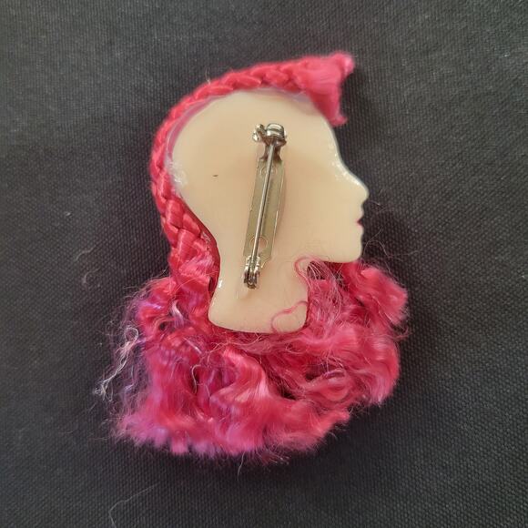 Glamour Lady Head Brooch Face  Lot of 2 Red White and Silver With Gift Boxes - Picture 15 of 15